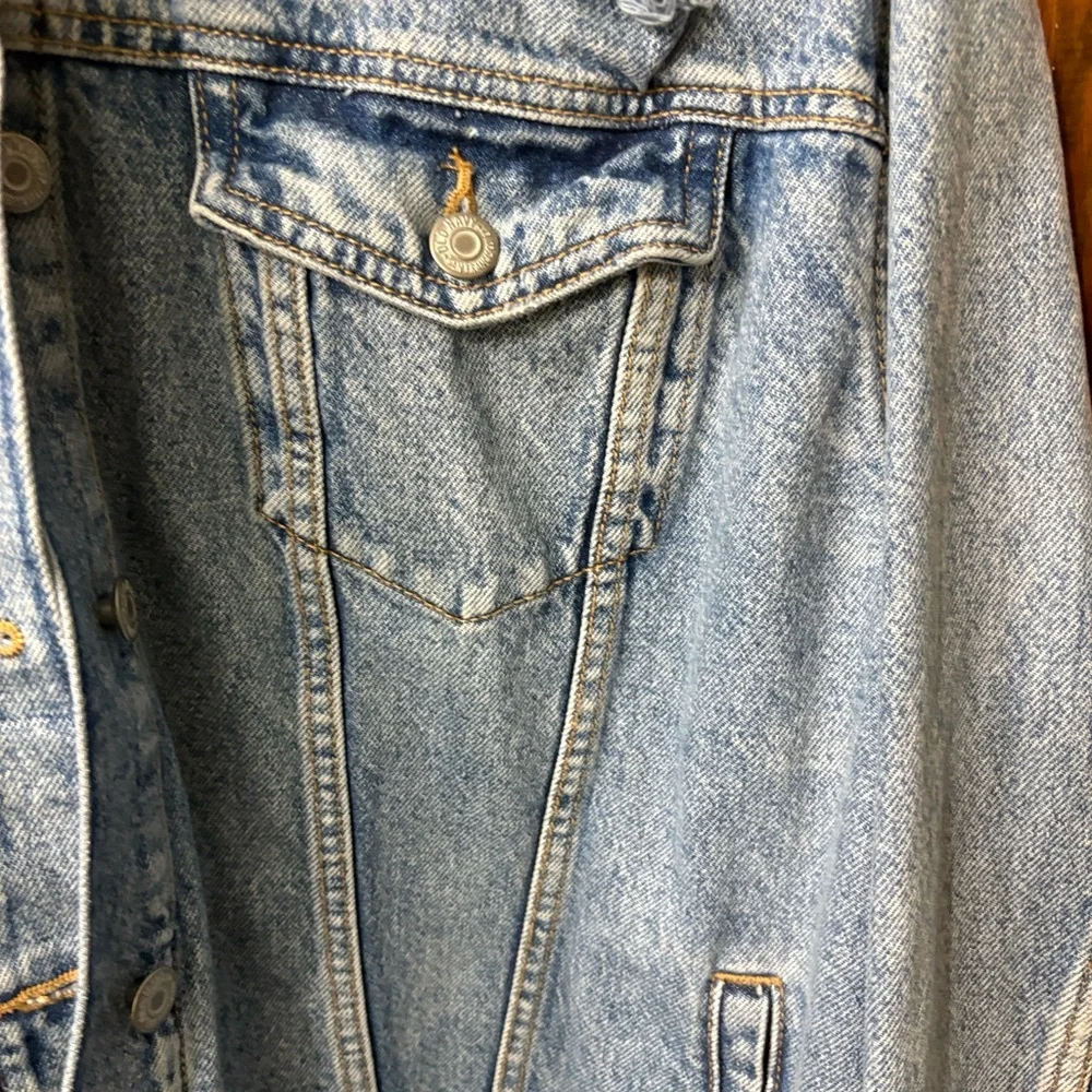 Old Navy Light Blue Denim Jacket - Picture 3 of 6